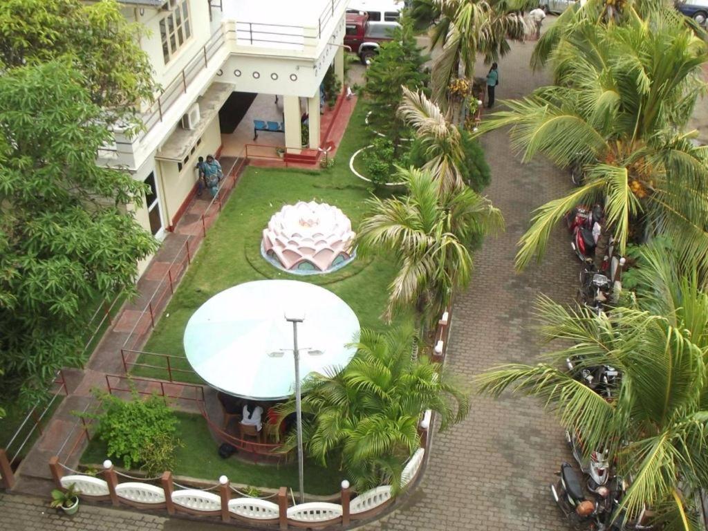 Green Grass Hotel & Restaurant Jaffna Esterno foto