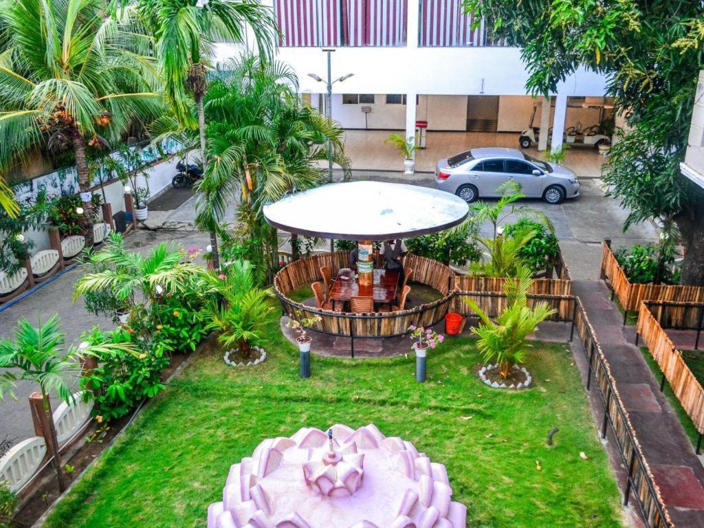 Green Grass Hotel & Restaurant Jaffna Esterno foto