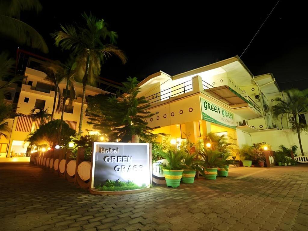 Green Grass Hotel & Restaurant Jaffna Esterno foto