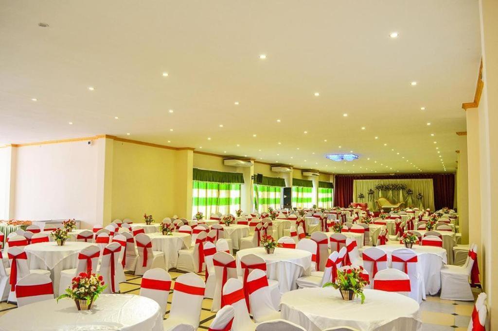 Green Grass Hotel & Restaurant Jaffna Esterno foto