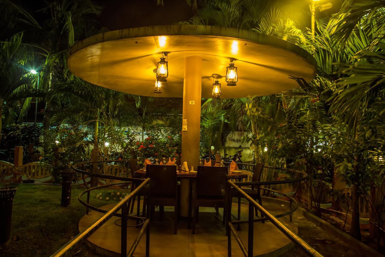 Green Grass Hotel & Restaurant Jaffna Esterno foto