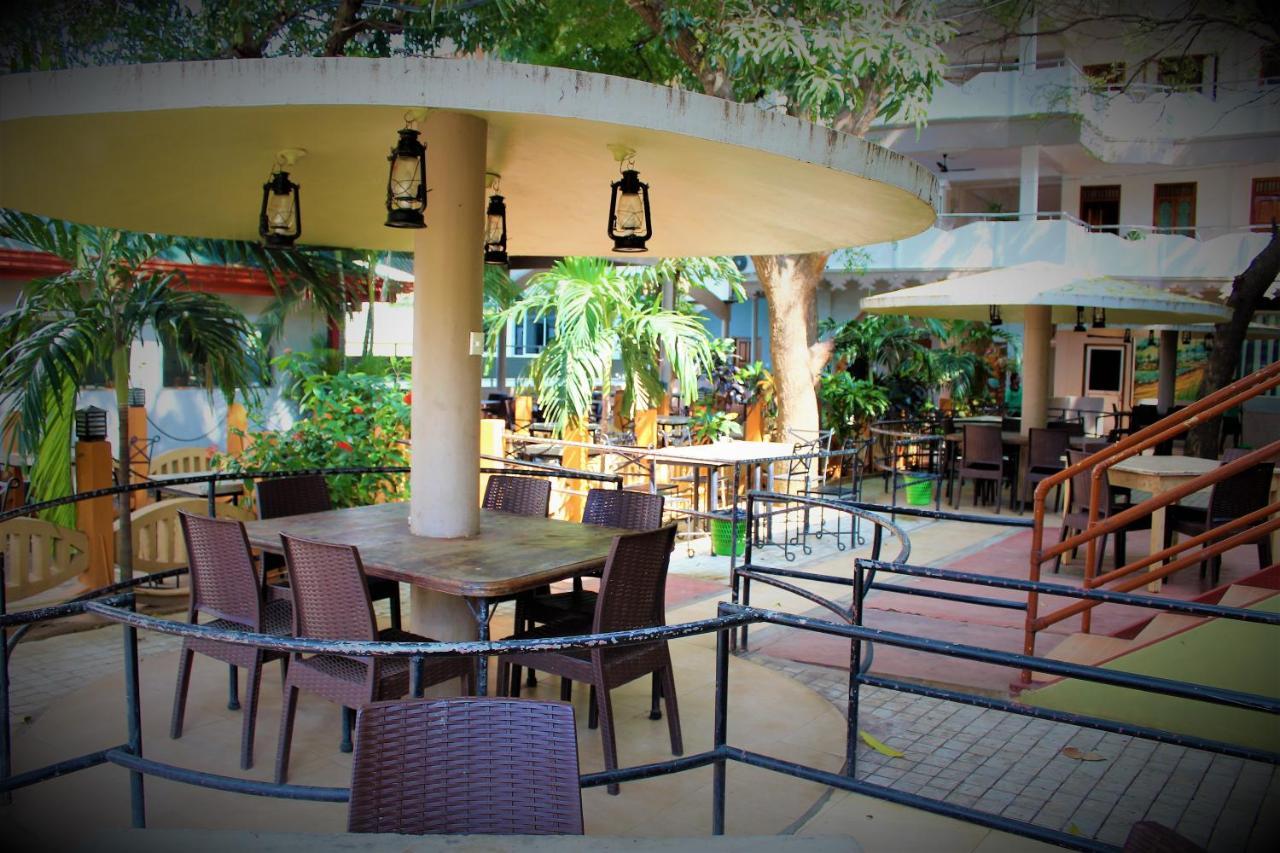 Green Grass Hotel & Restaurant Jaffna Esterno foto