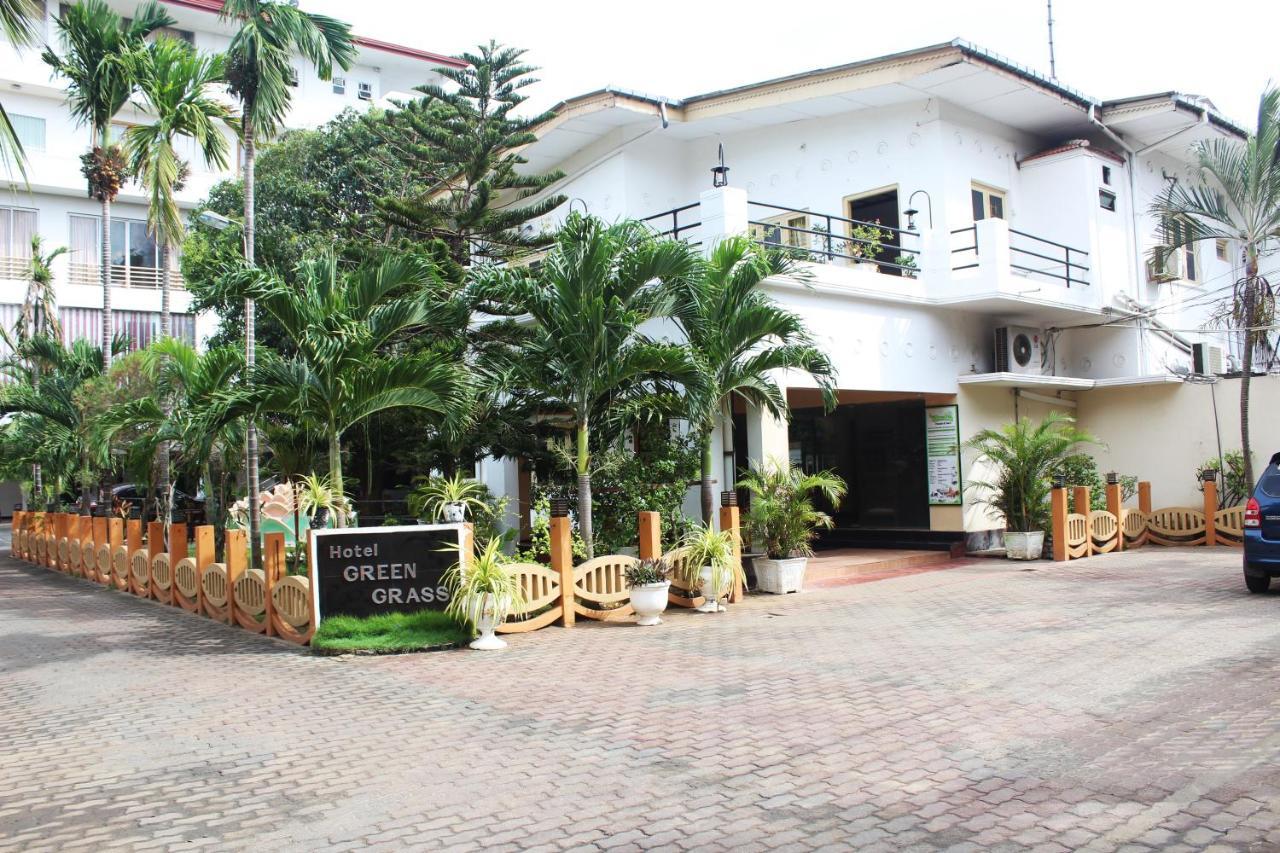 Green Grass Hotel & Restaurant Jaffna Esterno foto