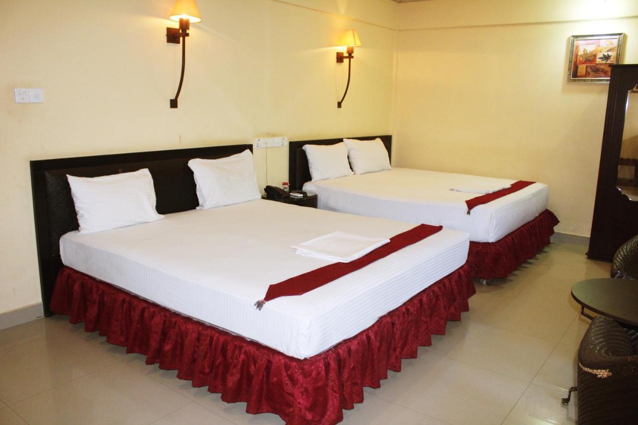 Green Grass Hotel & Restaurant Jaffna Esterno foto