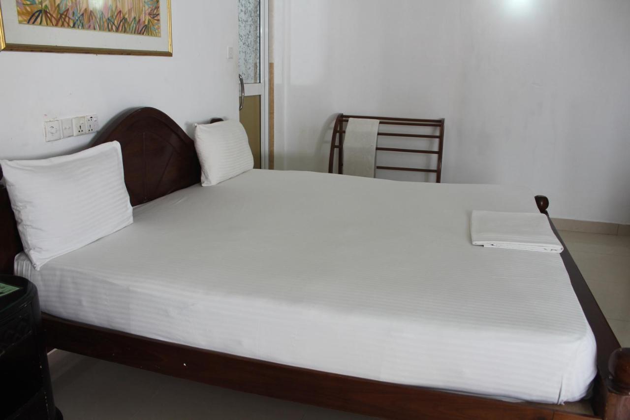 Green Grass Hotel & Restaurant Jaffna Esterno foto