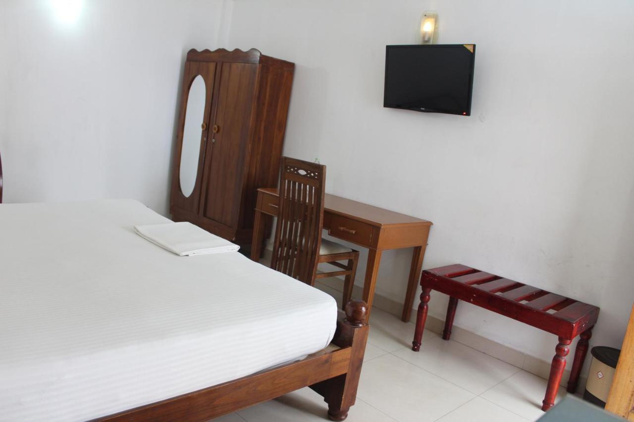 Green Grass Hotel & Restaurant Jaffna Esterno foto