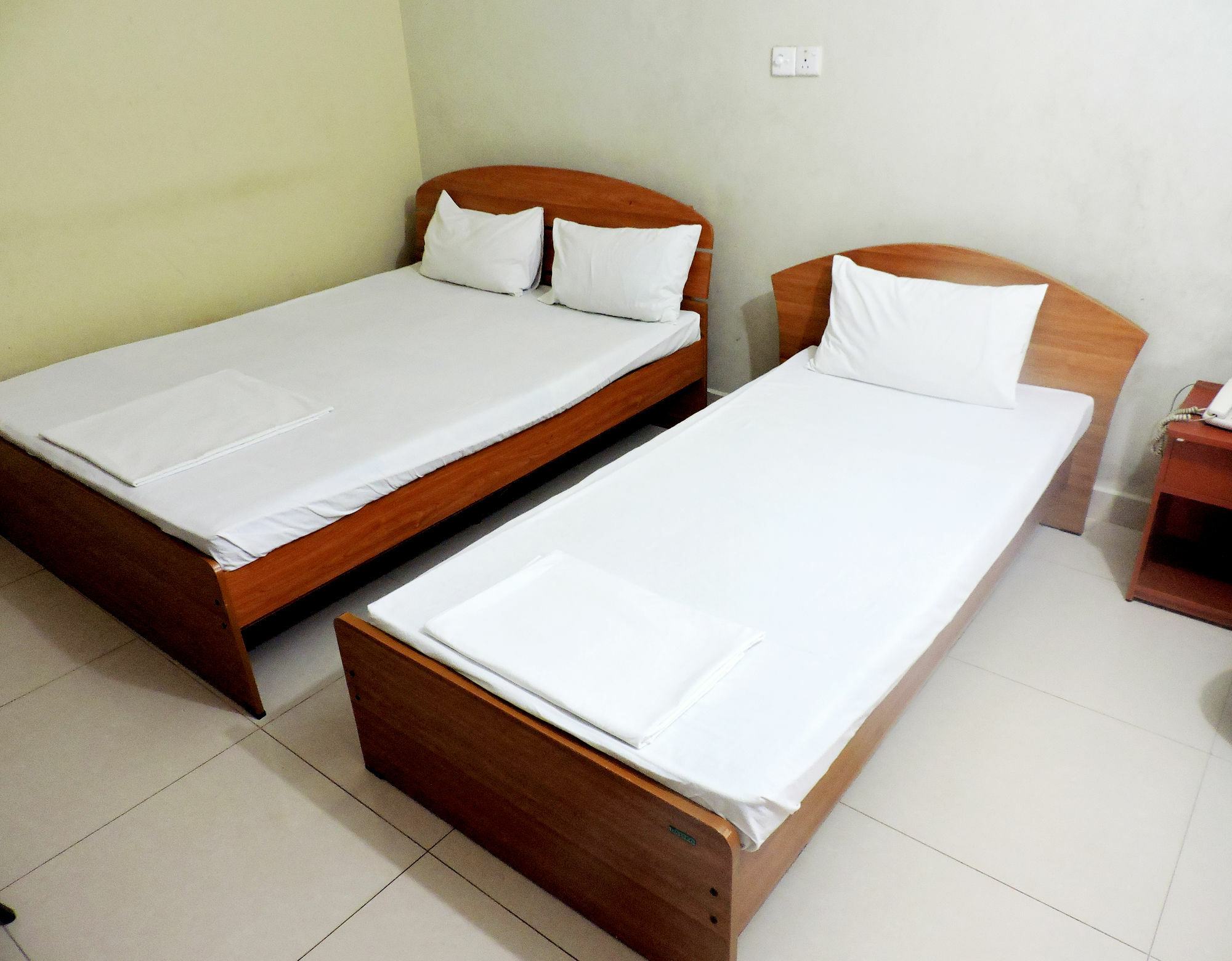 Green Grass Hotel & Restaurant Jaffna Esterno foto