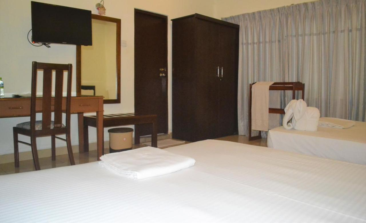 Green Grass Hotel & Restaurant Jaffna Esterno foto